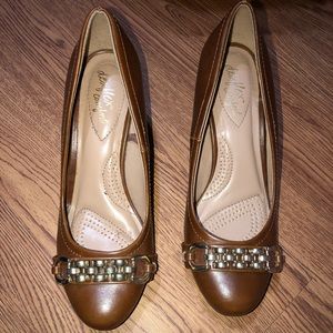 Dexflex comfort wedges shoe size 6.